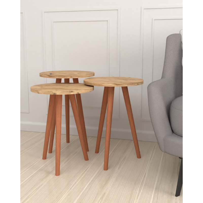 Klub stolić s drvenim nogama